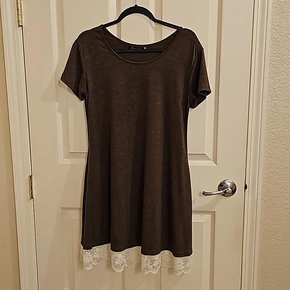 Women's Sanifer Dress With Pockets - Picture 2 of 4